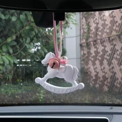 夢幻粉結木馬車掛｜後視鏡裝飾｜持久淡香去菸味｜通勤 / 自駕 / 送禮｜台灣現貨秒出